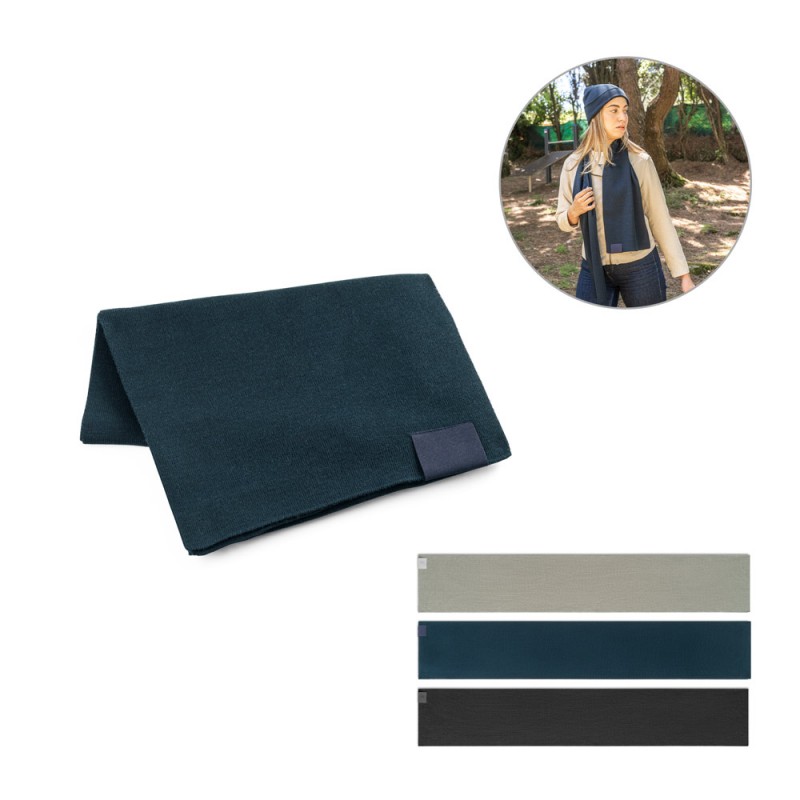 SERENITY. Eșarfă din poliester reciclat (100% rPET) cu un detaliu cusut pentru personalizare, Gri deschis - 99097-123 SERENITY. Eșarfă din poliester reciclat (100% rPET) cu un detaliu cusut pentru personalizare, Gri deschis - 99097-123